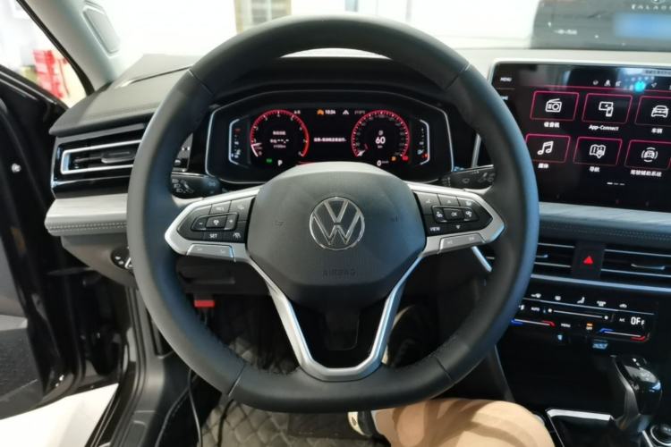 Used Volkswagen Sagitar 2025 Facelifted 300TSI DSG Excellence Edition Steering Wheel