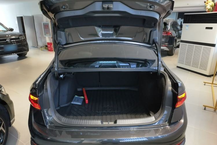Used Volkswagen Sagitar 2025 Facelifted 300TSI DSG Excellence Edition Trunk