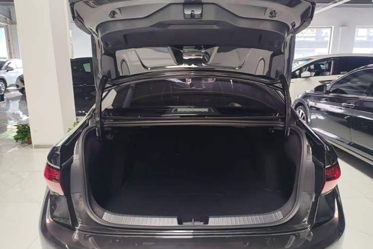 Used Volkswagen Sagitar 2025 300TSI DSG Excellence Edition Trunk