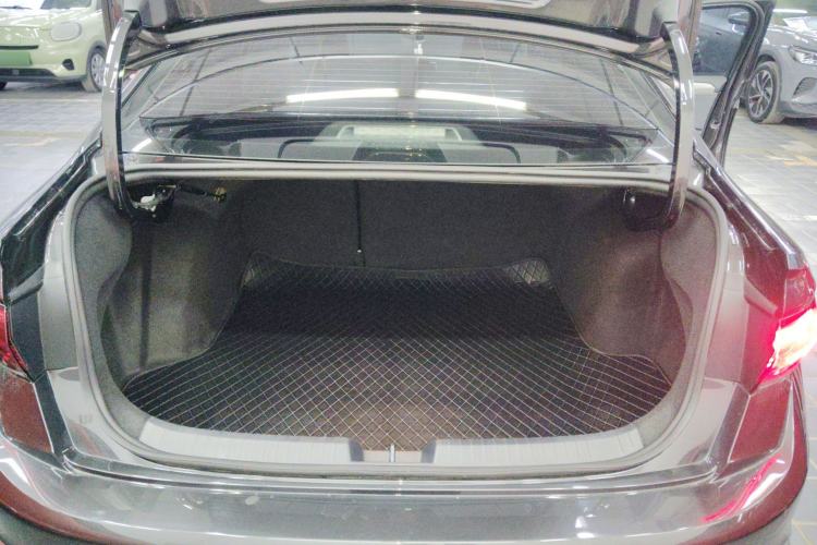 Used Volkswagen Sagitar 2025 Revised Version Three 300TSI DSG Excellence Edition Trunk
