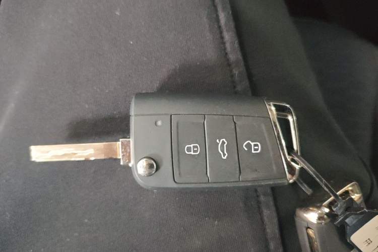 Used Volkswagen Sagitar 2025 Facelift 200TSI DSG Flyover Edition Vehicle Key