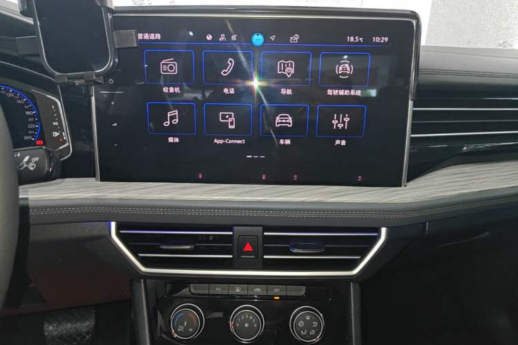 Used Volkswagen Sagitar 2025 Revised Version 2 300TSI DSG Excellence Edition Audio And AC Panel