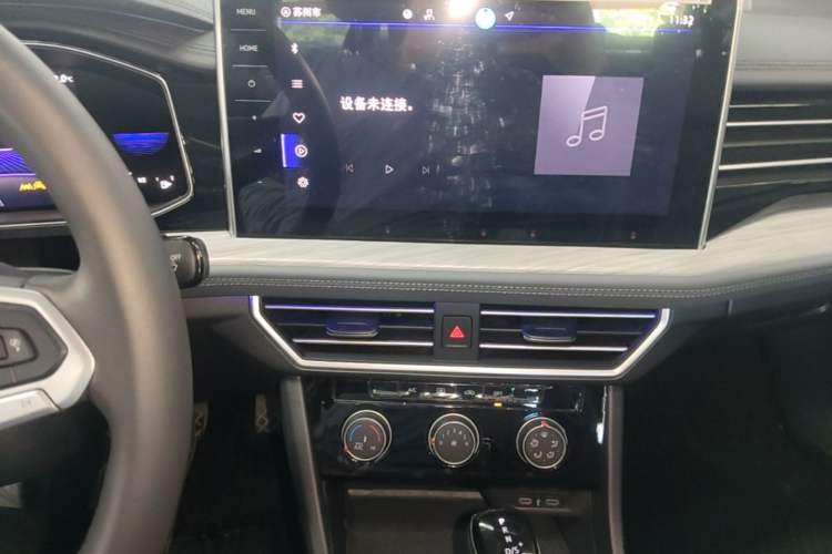 Used Volkswagen Sagitar 2025 300TSI DSG Excellence Edition Audio And AC Panel