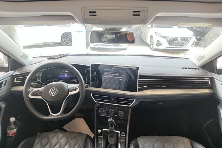 Used Volkswagen Sagitar 2025 300TSI DSG Excellence Edition Center Console