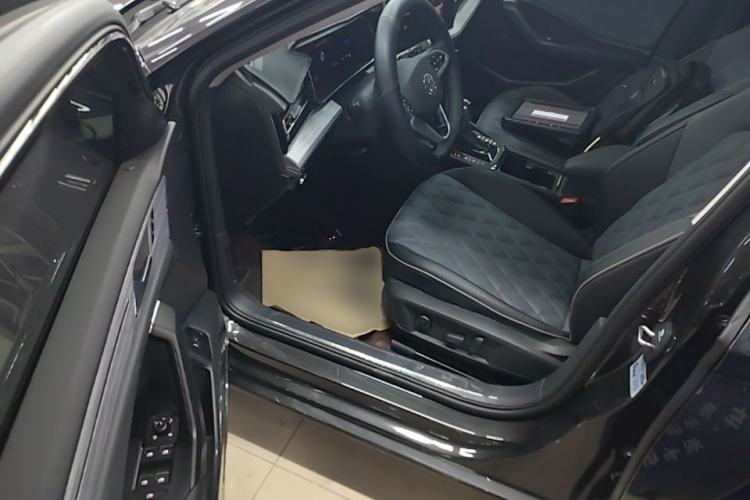 Used Volkswagen Sagitar 2025 300TSI DSG Excellence Edition Driver Seat