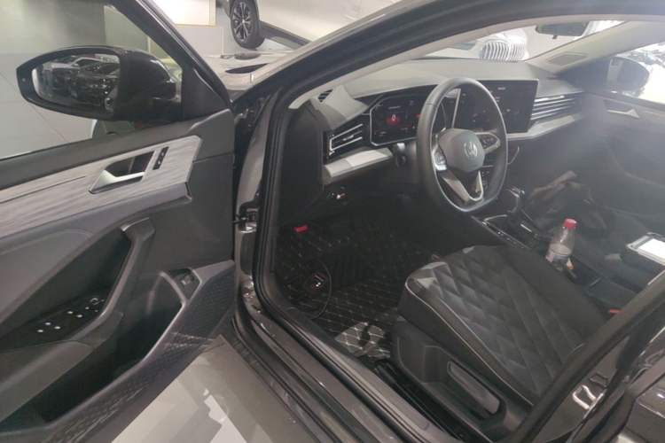 Used Volkswagen Sagitar 2025 300TSI DSG Excellence Edition Driver Seat