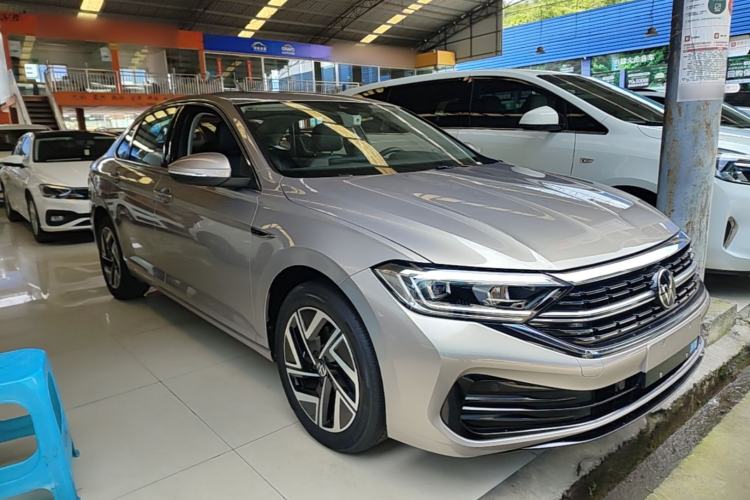 Used Volkswagen Sagitar 2025 300TSI DSG Excellence Edition Front Right 45 Deg