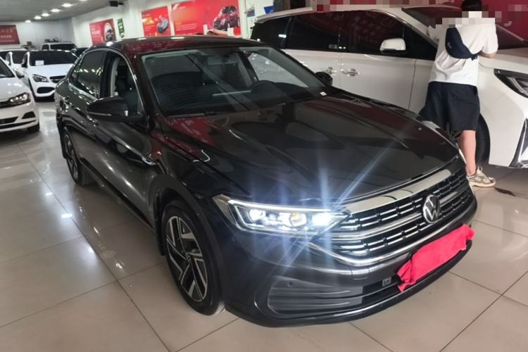 Used Volkswagen Sagitar 2025 Revised Version Three 300TSI DSG Excellence Edition Front Right 45 Deg