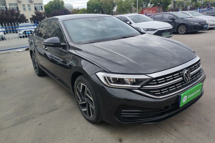 Used Volkswagen Sagitar 2025 300TSI DSG Excellence Edition Front Right 45 Deg