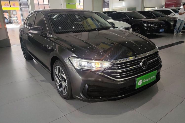 Used Volkswagen Sagitar 2025 300TSI DSG Excellence Edition Front Right 45 Deg