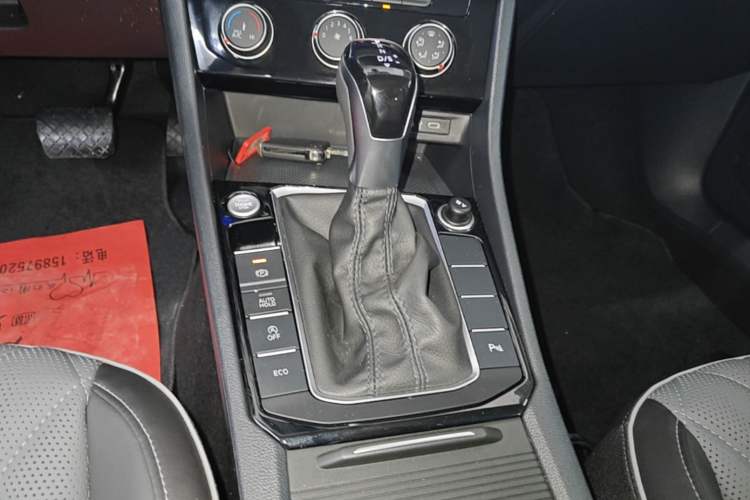 Used Volkswagen Sagitar 2025 Revised Version 2 300TSI DSG Excellence Edition Gear Lever