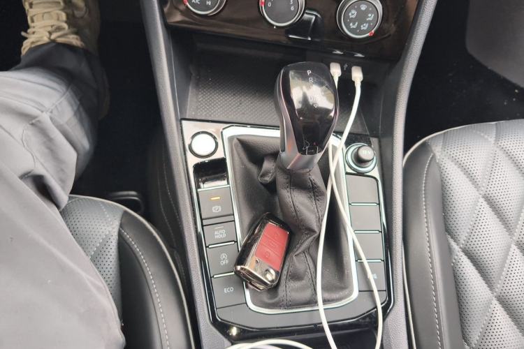 Used Volkswagen Sagitar 2025 300TSI DSG Excellence Edition Gear Lever