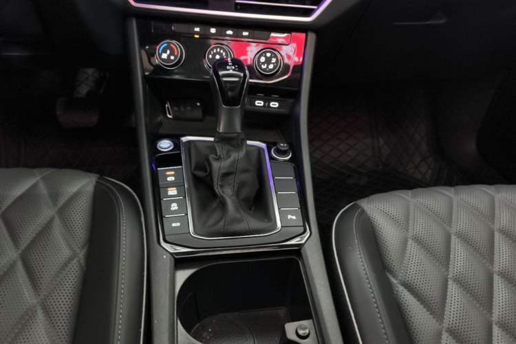 Used Volkswagen Sagitar 2025 Revised Version Three 300TSI DSG Excellence Edition Gear Lever