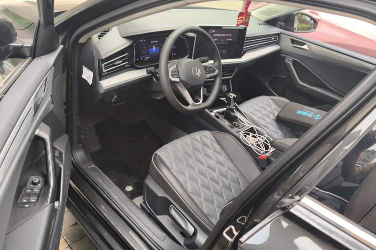 Used Volkswagen Sagitar 2025 300TSI DSG Excellence Edition Interior 3