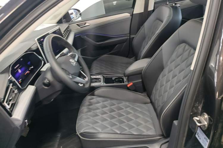 Used Volkswagen Sagitar 2025 300TSI DSG Excellence Edition Left Front Seat