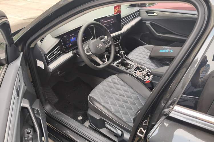 Used Volkswagen Sagitar 2025 300TSI DSG Excellence Edition Left Front Seat