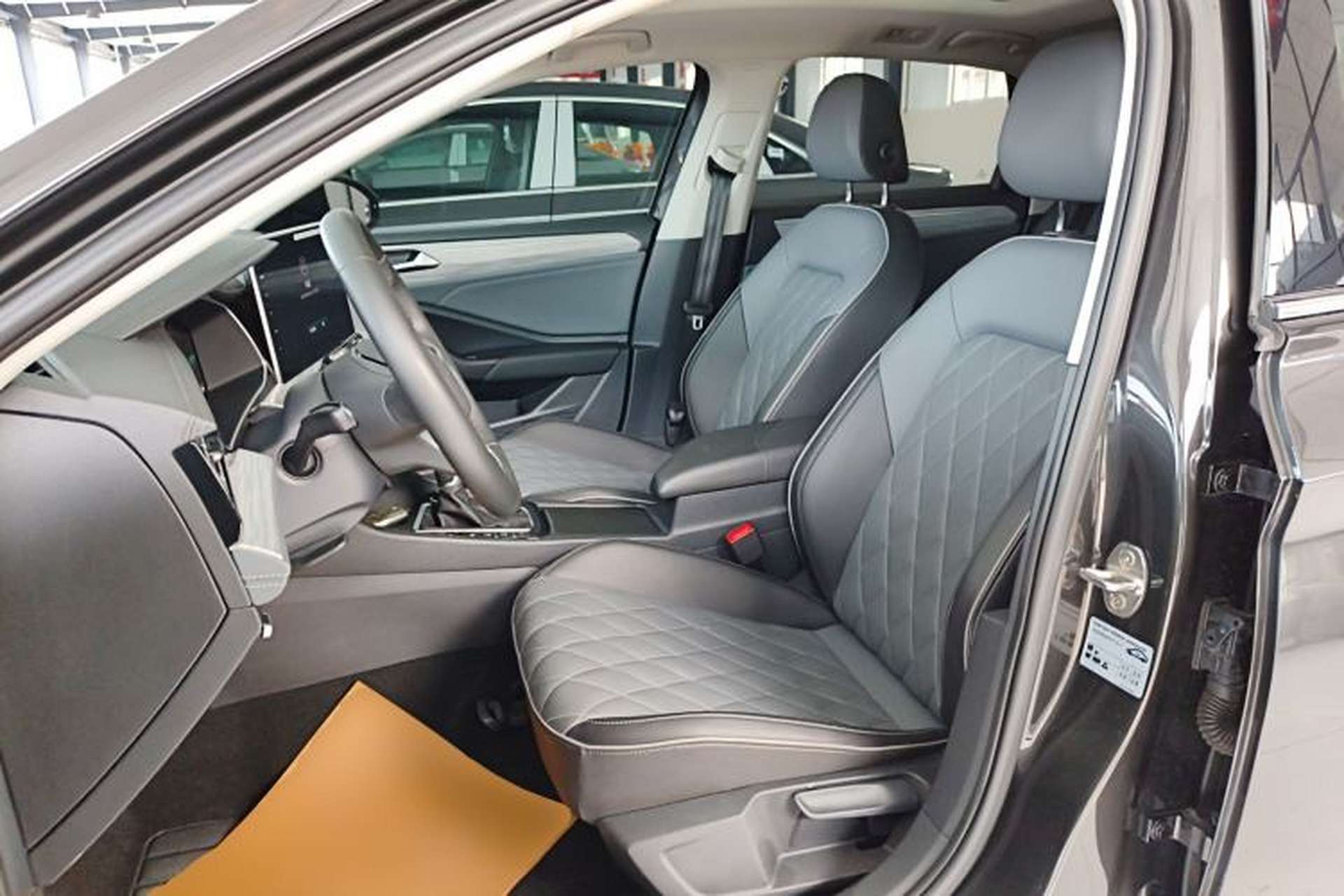 Used Volkswagen Sagitar 2025 300TSI DSG Excellence Edition Left Front Seat