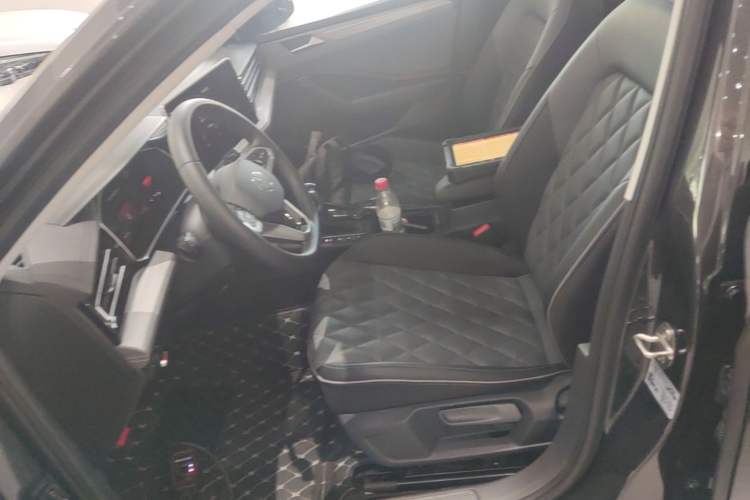 Used Volkswagen Sagitar 2025 300TSI DSG Excellence Edition Left Front Seat