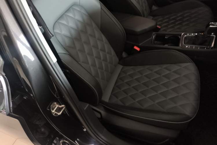 Used Volkswagen Sagitar 2025 Revised Version Three 300TSI DSG Excellence Edition Right Front Seat