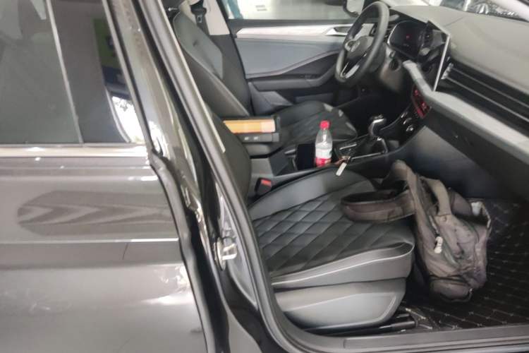 Used Volkswagen Sagitar 2025 300TSI DSG Excellence Edition Right Front Seat