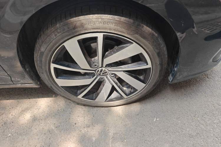 Used Volkswagen Sagitar 2025 300TSI DSG Excellence Edition Right Front Wheel Hub