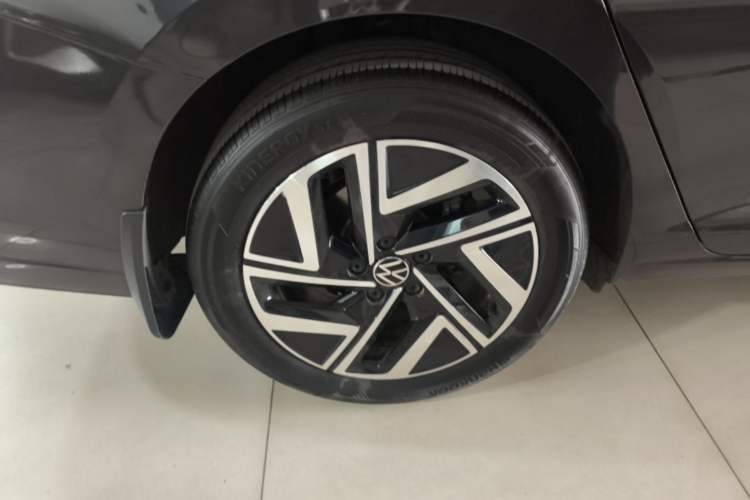 Used Volkswagen Sagitar 2025 Revised Version Three 300TSI DSG Excellence Edition Right Rear Wheel Hub