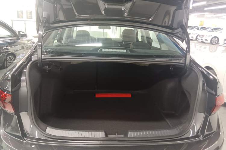 Used Volkswagen Sagitar 2025 Revised Version Three 300TSI DSG Excellence Edition Trunk