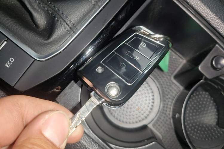 Used Volkswagen Sagitar 2025 300TSI DSG Excellence Edition Vehicle Key
