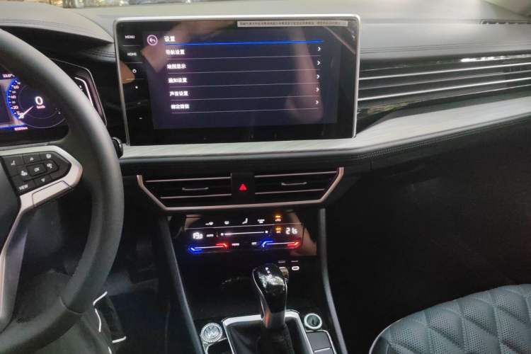 Used Volkswagen Sagitar 2025 300TSI DSG Excellence Edition Audio And AC Panel