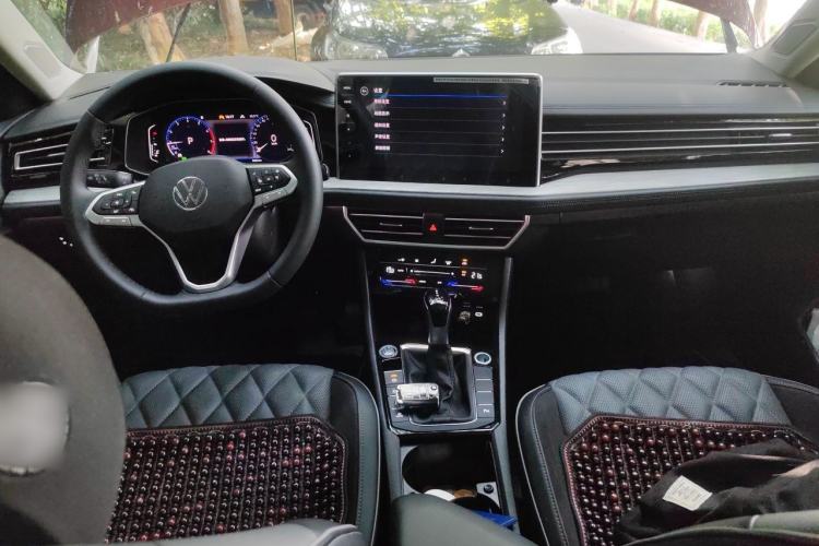 Used Volkswagen Sagitar 2025 300TSI DSG Excellence Edition Center Console