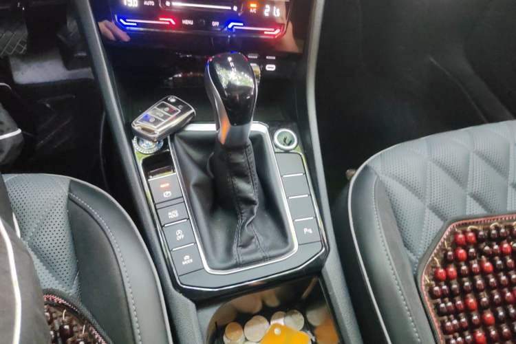 Used Volkswagen Sagitar 2025 300TSI DSG Excellence Edition Gear Lever