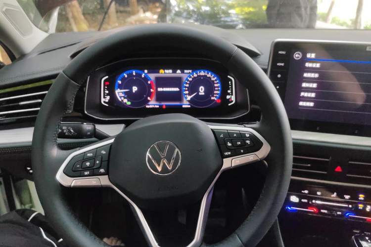 Used Volkswagen Sagitar 2025 300TSI DSG Excellence Edition Steering Wheel