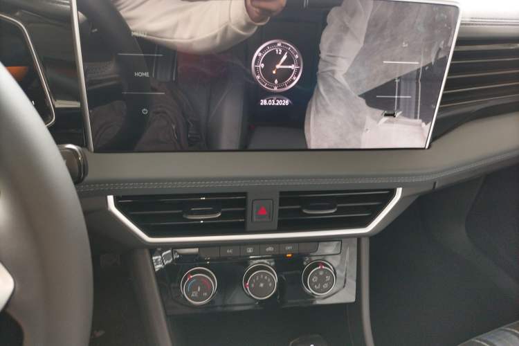 Used Volkswagen Sagitar 2025 Facelift 200TSI DSG Flyover Edition Audio And AC Panel