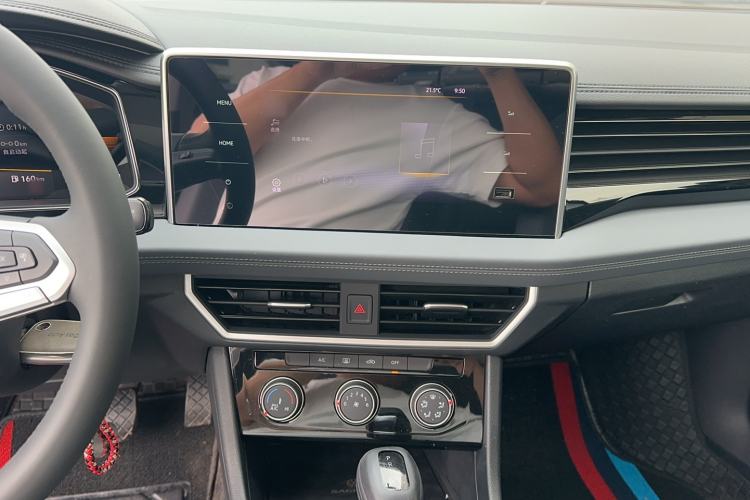 Used Volkswagen Sagitar 2025 300TSI DSG Flyover Edition Audio And AC Panel