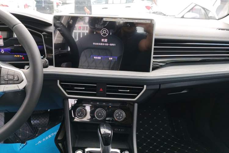 Used Volkswagen Sagitar 2025 Revised Version Three 300TSI DSG Excellence Edition Audio And AC Panel