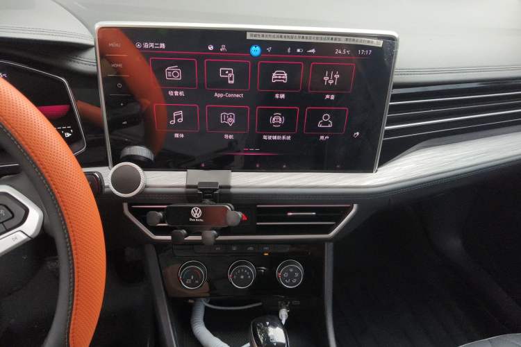 Used Volkswagen Sagitar 2025 300TSI DSG Excellence Edition Audio And AC Panel