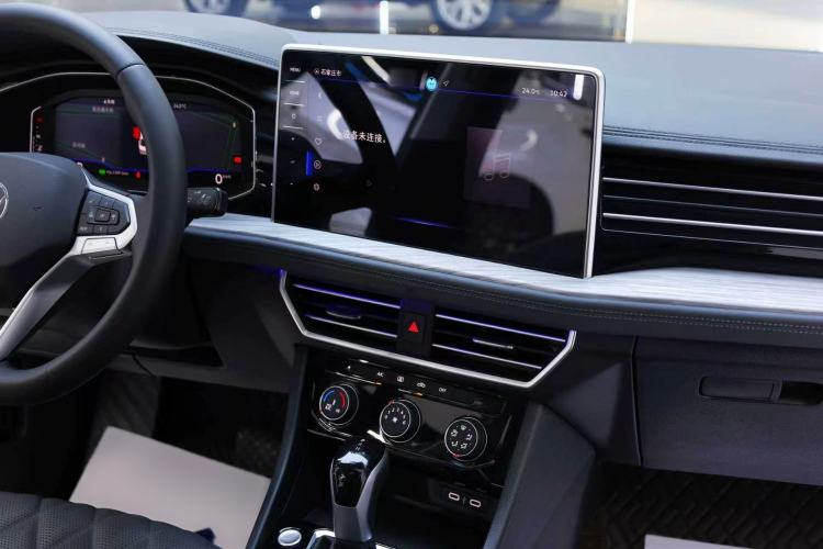 Used Volkswagen Sagitar 2025 Revised 300TSI DSG Excellence Edition Audio And AC Panel