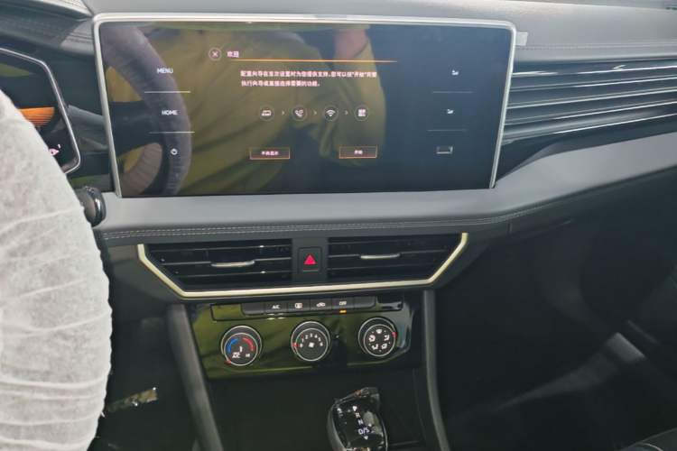 Used Volkswagen Sagitar 2025 Facelift 200TSI DSG Flyover Edition Audio And AC Panel