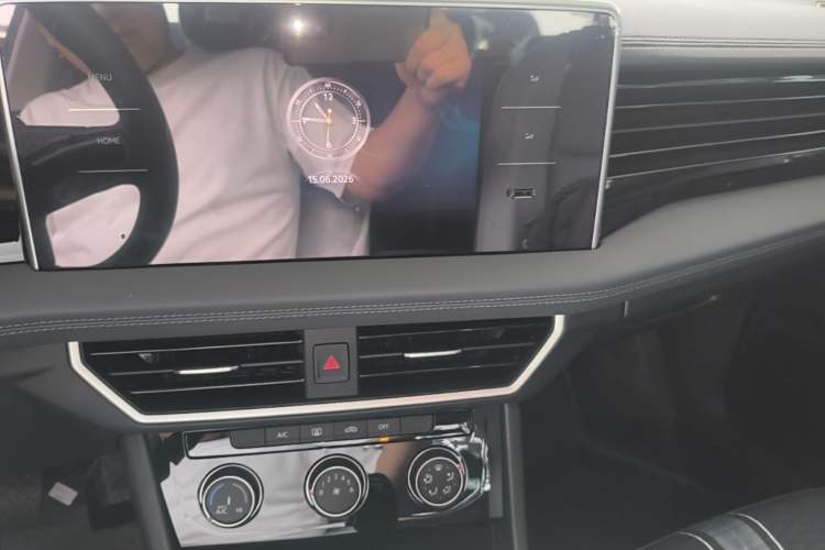 Used Volkswagen Sagitar 2025 Facelift 200TSI DSG Flyover Edition Audio And AC Panel