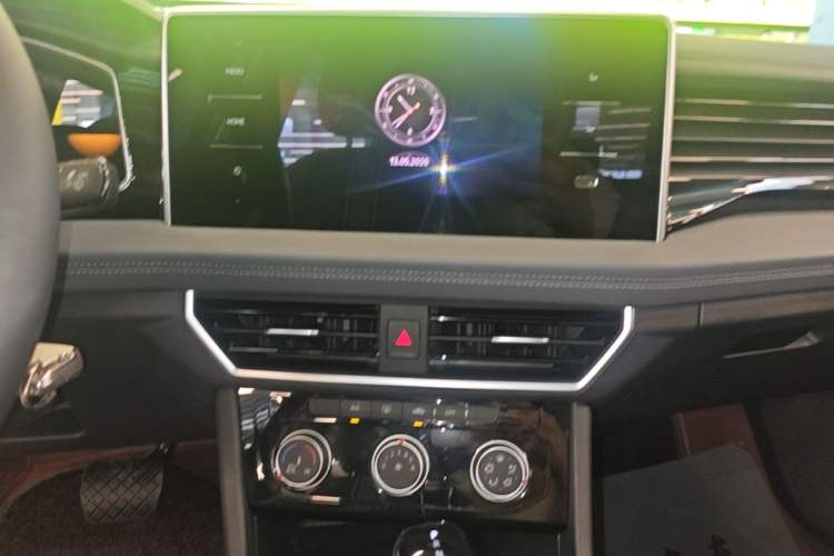 Used Volkswagen Sagitar 2025 Facelifted 300TSI DSG Flyover Edition Audio And AC Panel