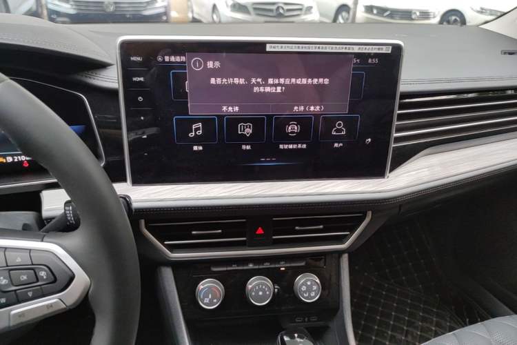 Used Volkswagen Sagitar 2025 Revised 300TSI DSG Excellence Edition Audio And AC Panel
