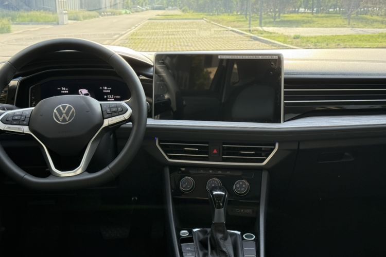 Used Volkswagen Sagitar 2025 300TSI DSG Excellence Edition Audio And AC Panel