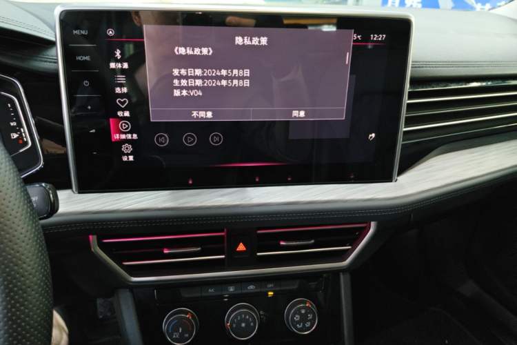 Used Volkswagen Sagitar 2025 Revised 300TSI DSG Excellence Edition Audio And AC Panel