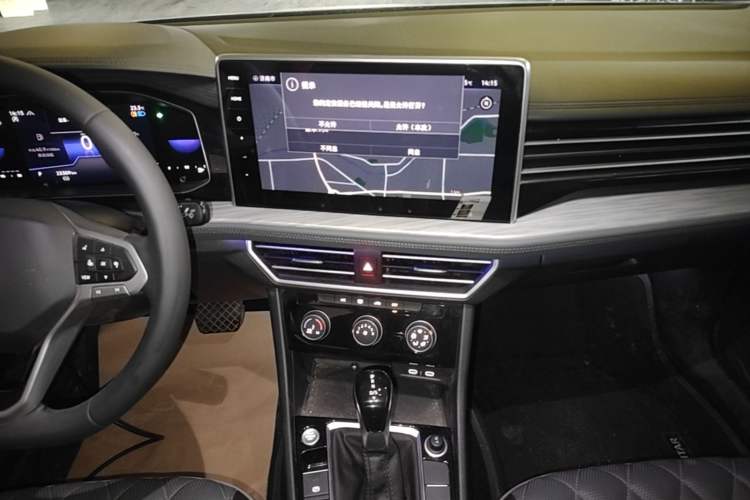 Used Volkswagen Sagitar 2025 300TSI DSG Excellence Edition Audio And AC Panel