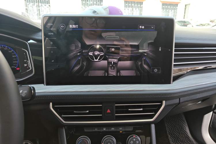 Used Volkswagen Sagitar 2025 300TSI DSG Excellence Edition Audio And AC Panel