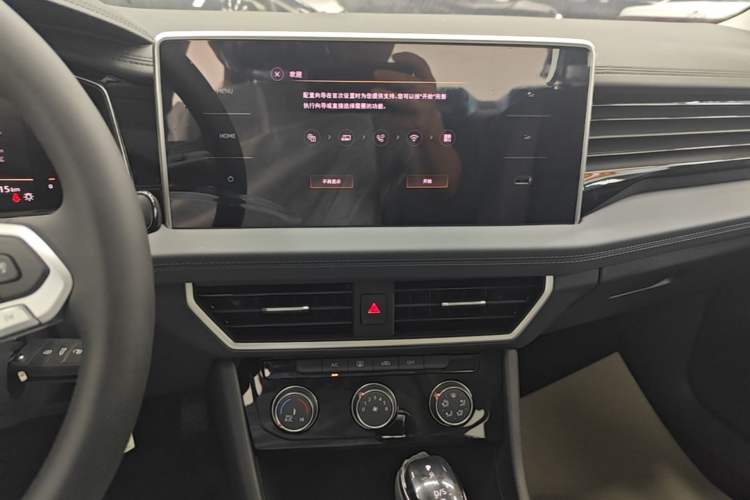 Used Volkswagen Sagitar 2025 Facelift 200TSI DSG Flyover Edition Audio And AC Panel