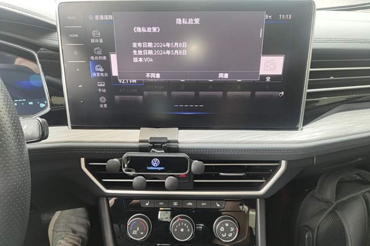 Used Volkswagen Sagitar 2025 300TSI DSG Excellence Edition Audio And AC Panel