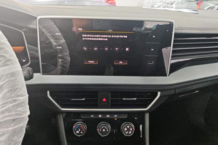 Used Volkswagen Sagitar 2025 Facelift 200TSI DSG Flyover Edition Audio And AC Panel