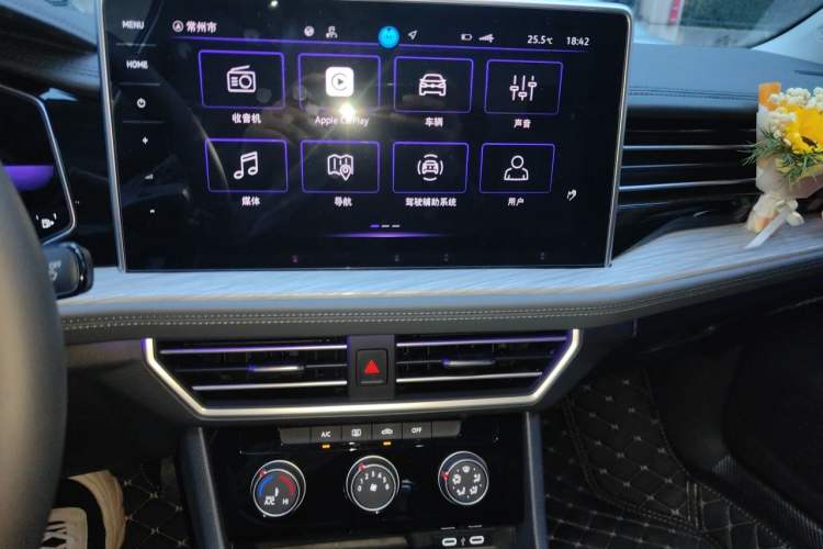 Used Volkswagen Sagitar 2025 Revised Version 2 300TSI DSG Excellence Edition Audio And AC Panel