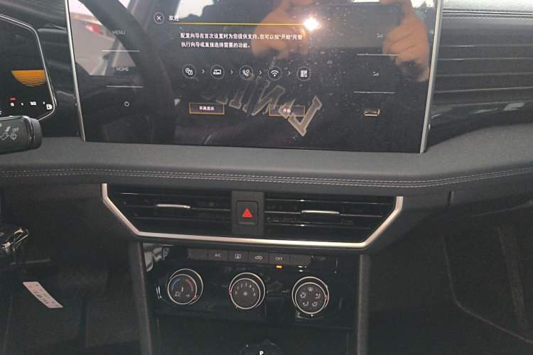 Used Volkswagen Sagitar 2025 Facelift 200TSI DSG Flyover Edition Audio And AC Panel